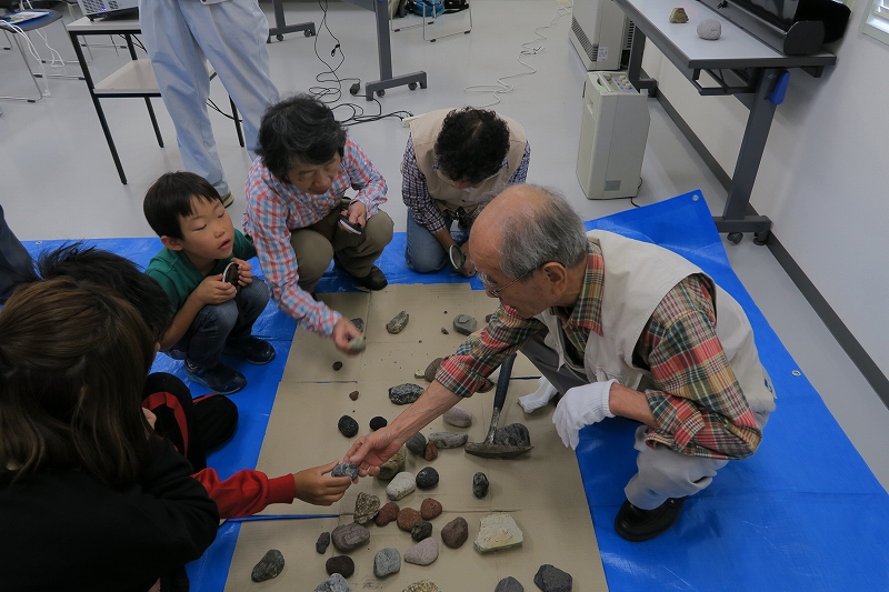 川原の石を観察して覚えよう！